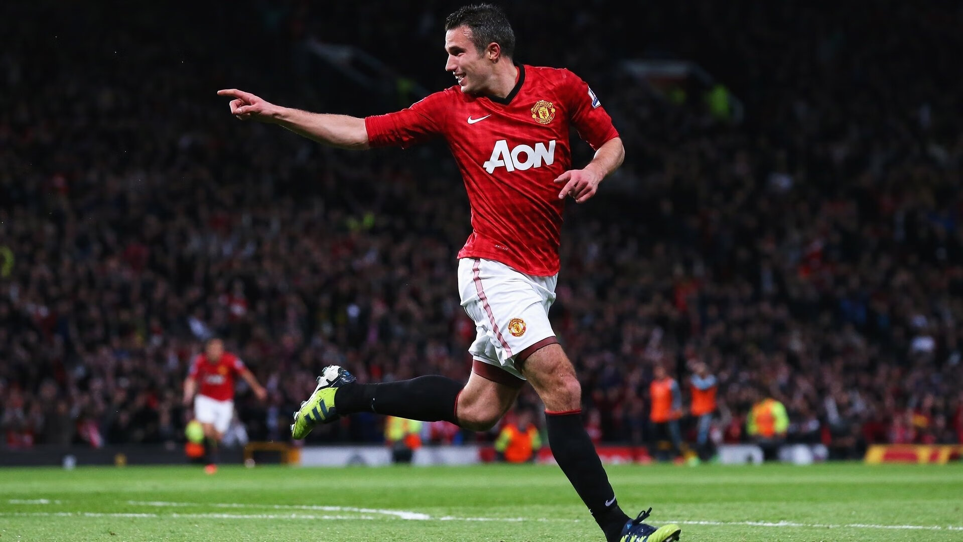 “费尔南多·比亚尔巴的领导力与进攻技巧,助力美洲狮队突破极限”